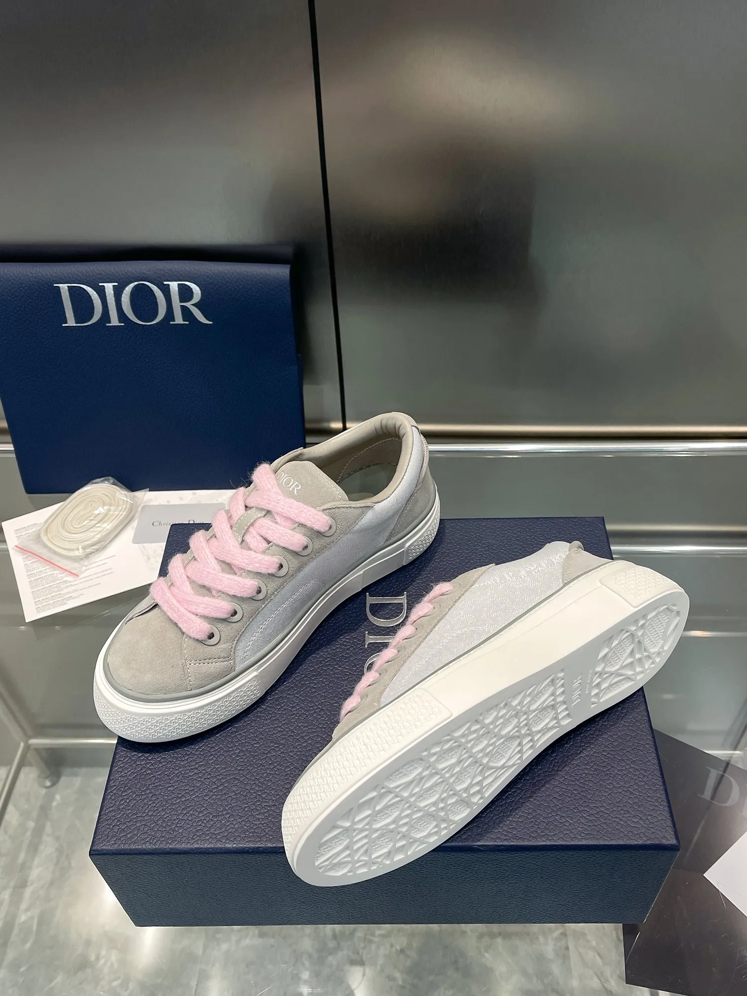 👟👟Ex-factory price 600👟👟 Dior 2023 autumn and winter haute couture series new CD jelly color couple flat casual shoes Dior Size: Female size 35-42 (41.42 customized, non-refundable) / Male size 38-46 (38.46 customized, non-refundable)